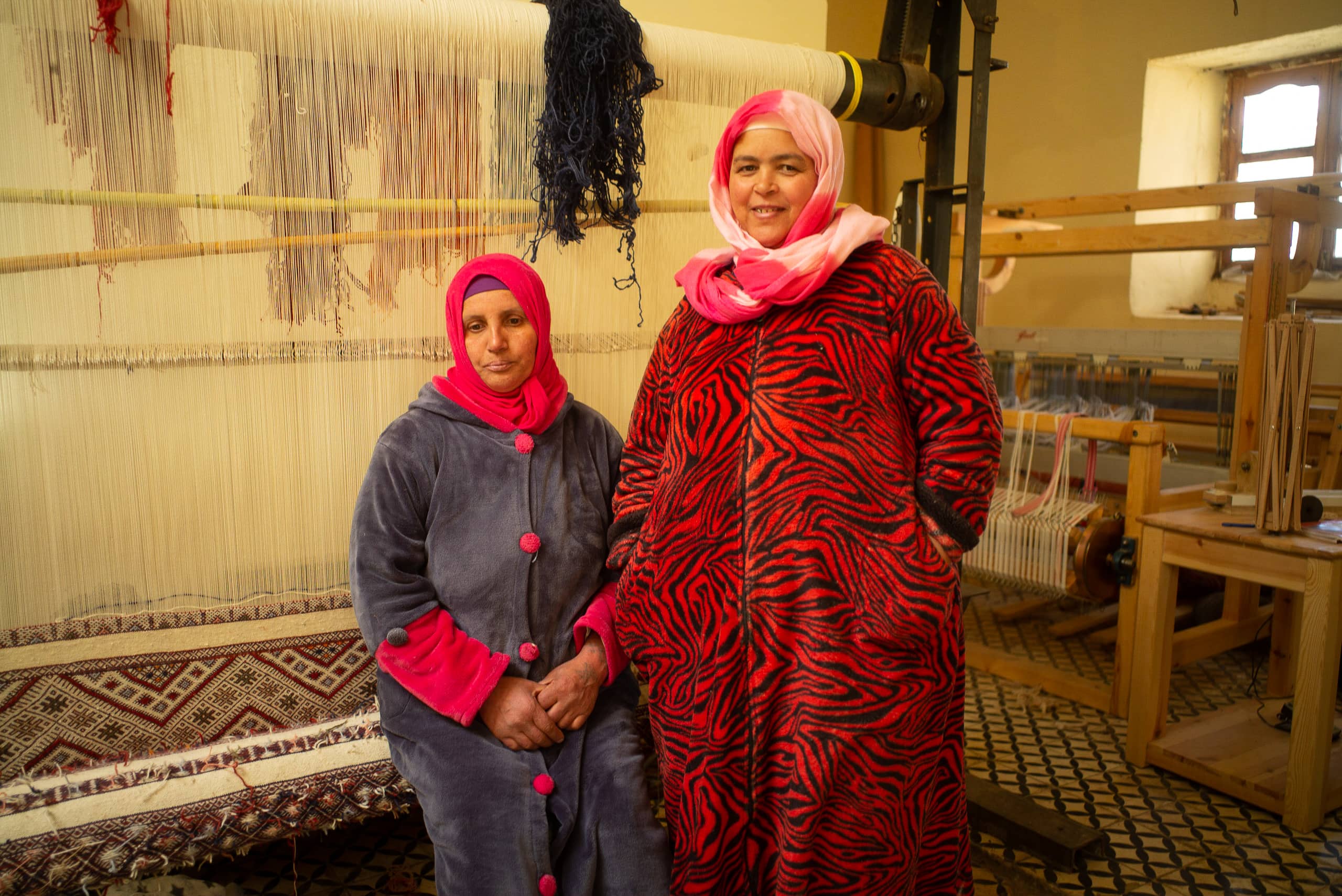 /img/pages/atlas-weavers/1/Weavers_Hjou_Amraoui_and_Fatima_Bel_Houssain.jpg